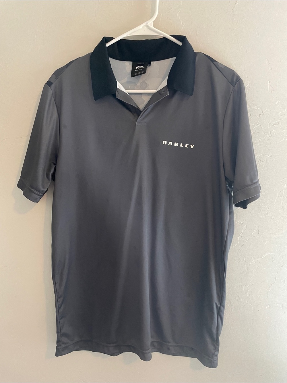 Oakley Men's Dark Gray Golf Polo size Small